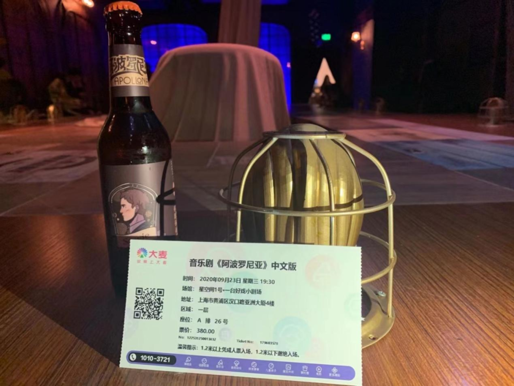 賭馬:上海最網紅的街區,淩晨擠滿了“追劇”的年輕人