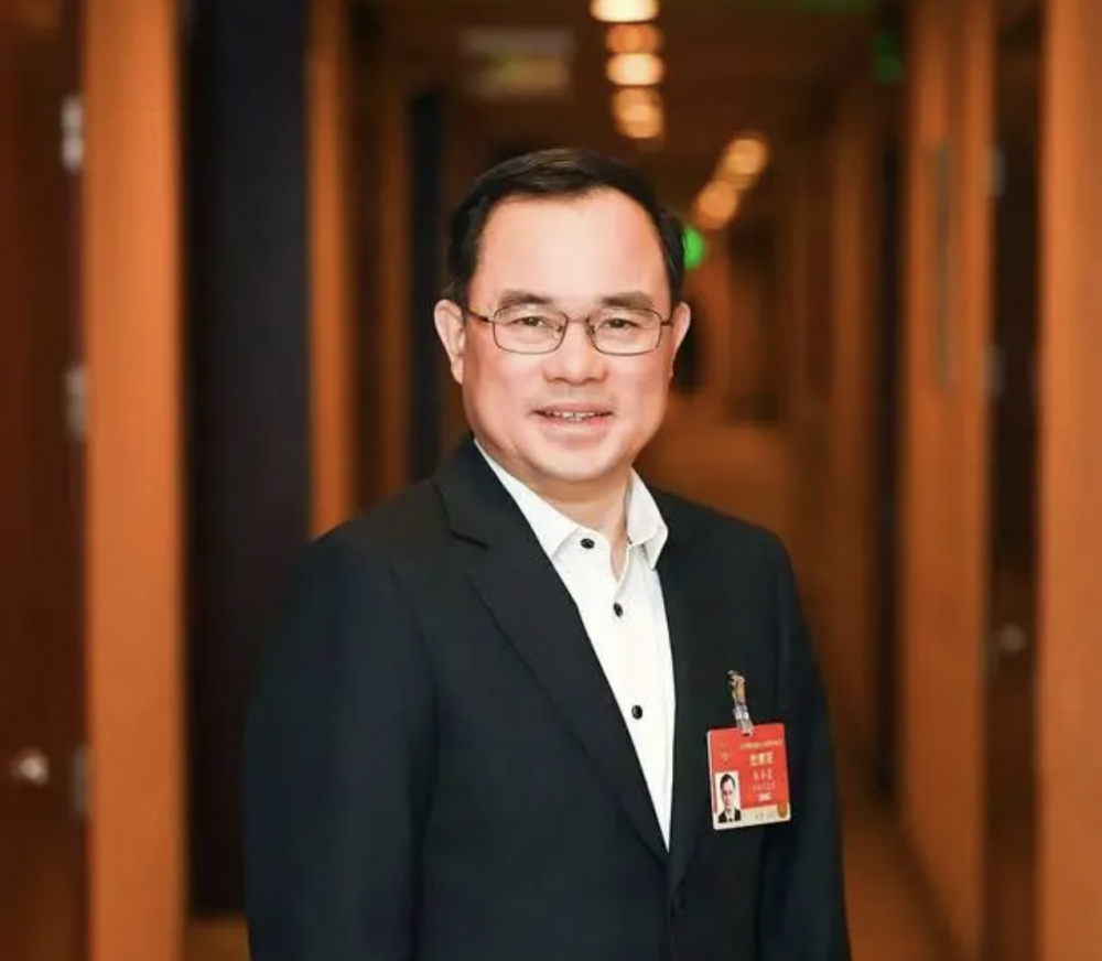 全国人大代表、长安汽车党委书记朱华荣:建议主流燃油车消费税改革、保障新能源汽车健康协同发展